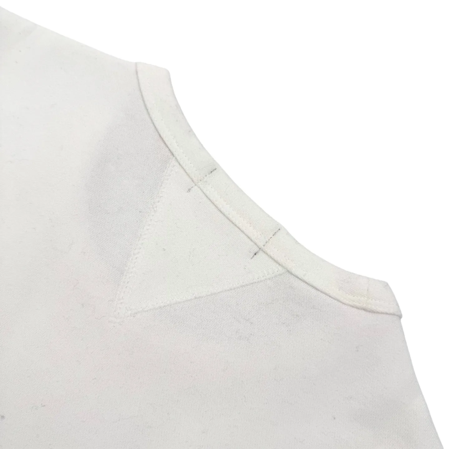 🅿️320 [Exclusive supply] Ralph Lauren pony embroidered round neck sweatshirt (white). The original purchase was 1,690 and developed. The fabric is made of customized cloud-like honey cotton fleece sweatshirt material. It feels delicate and comfortable against the skin. It is based on matte gray and comes with a soft light filter. The exquisite indigo pony logo is embellished. It is highly recognizable. It has an atmosphere of freedom and vitality. A symphony of pure and smart colors. Outline high-end silhouettes with extreme simplicity and become the focus of vision. Demonstrate taste in silence, using imported machine embroidery technology. Use advanced computer control systems and precision mechanical components to achieve iconic pony embroidery operations. High precision. The lines are smooth and delicate, using the Hasuo process. Sewing with specific machines. Hasuo has high fastness and adds visual effects. It is time-consuming and labor-intensive, and the fabrics have been washed. It has a better hand feel and texture. It is not easy to deform and is not easy to shrink. Not easy to fade and maintain long-lasting beauty. Size:S-M-L-XL